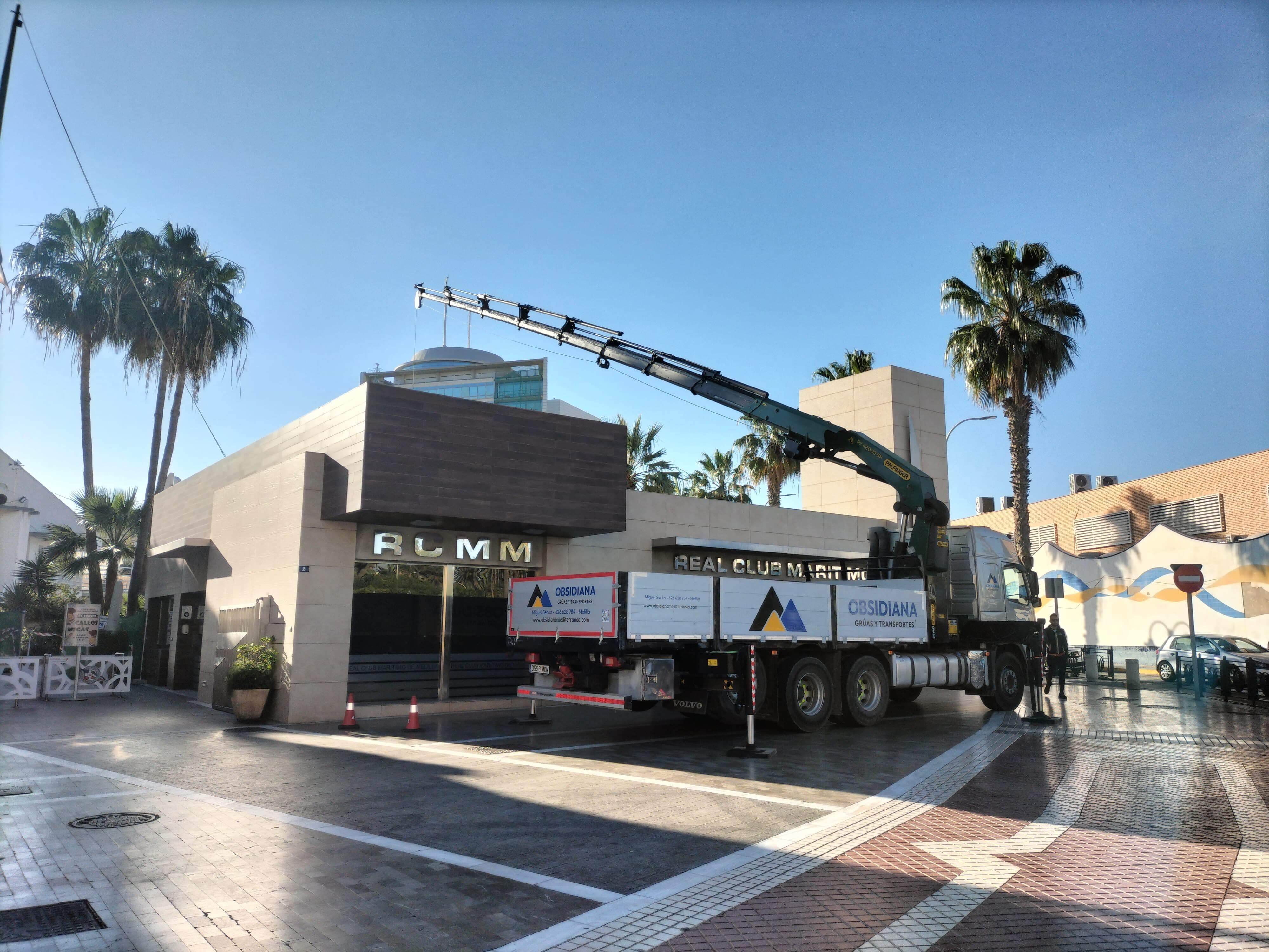 Instalación de plataformas elevadoras en centro comercial